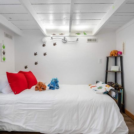 Triceratops Landing I Fire Place I Games I Netflix Drumheller Exterior foto