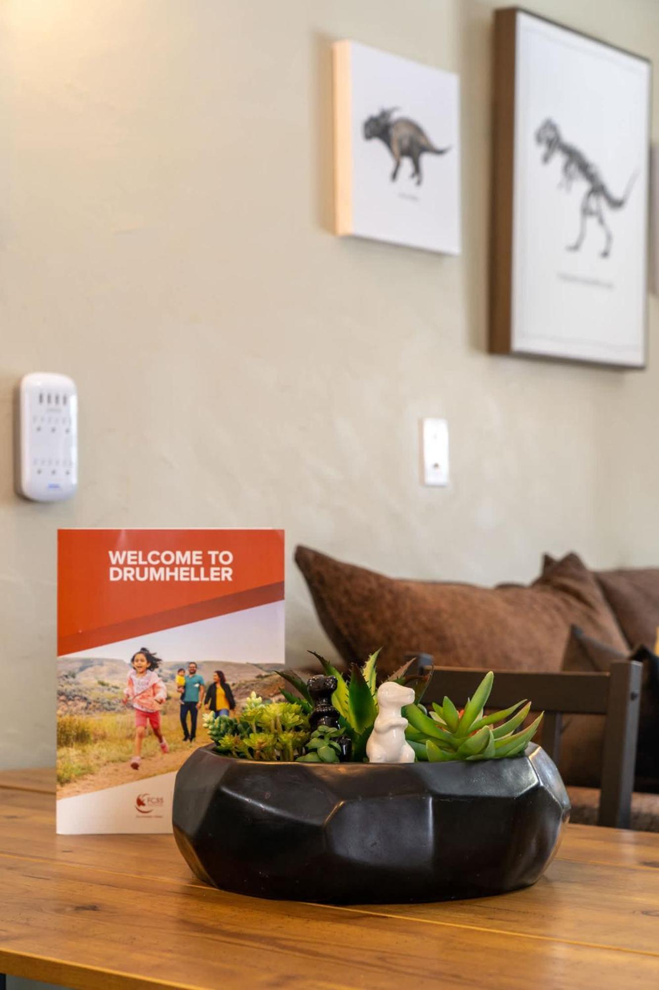 Triceratops Landing I Fire Place I Games I Netflix Drumheller Exterior foto